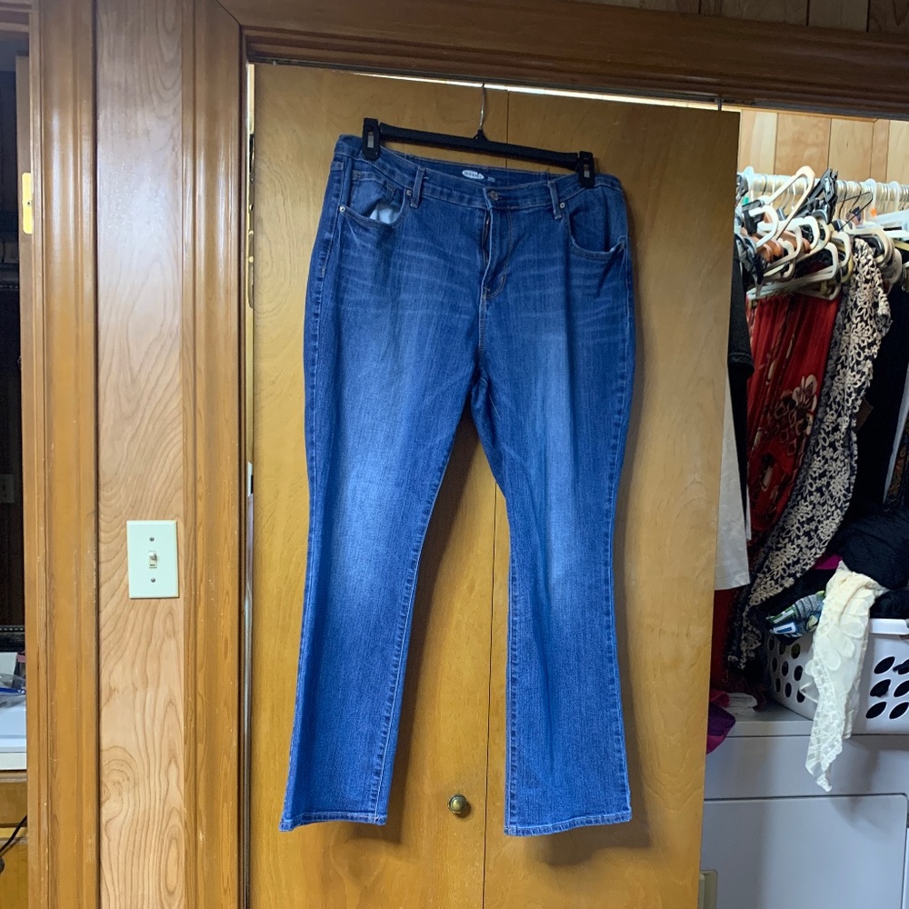 Boot cut curvy jeans